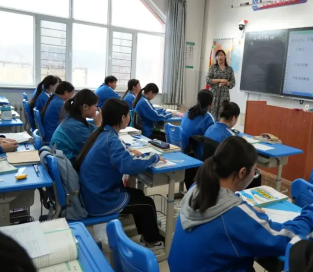 数字化建立让村庄教师足不出校就能经过同步直播参加高质量教研