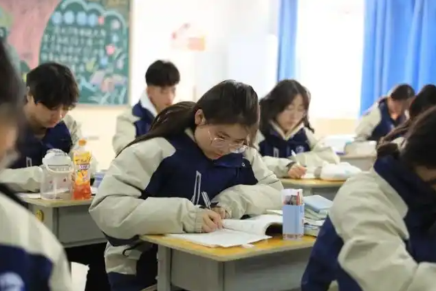 品德与科学课程教师以鼓舞式教育为主提高了孩子学习的积极性